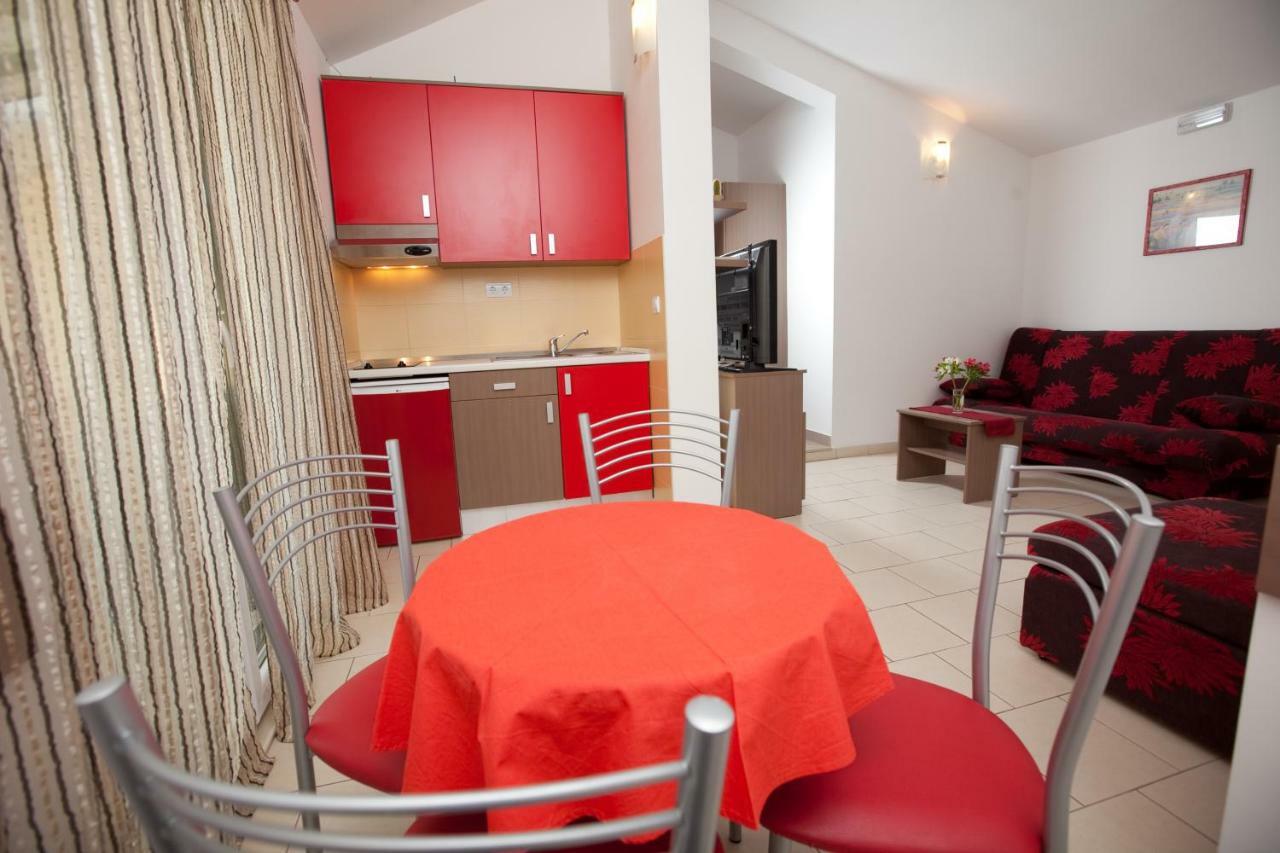 Apartments Smiljka II Tučepi Eksteriør billede